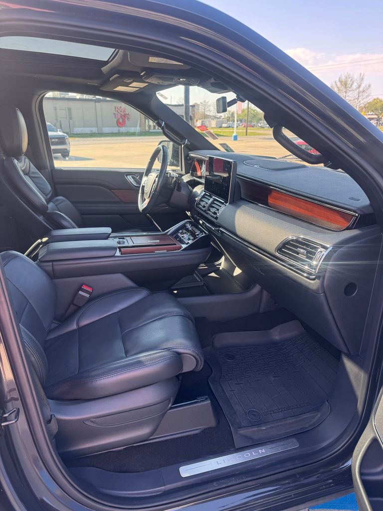 Used 2023 Lincoln Navigator L Reserve image 12