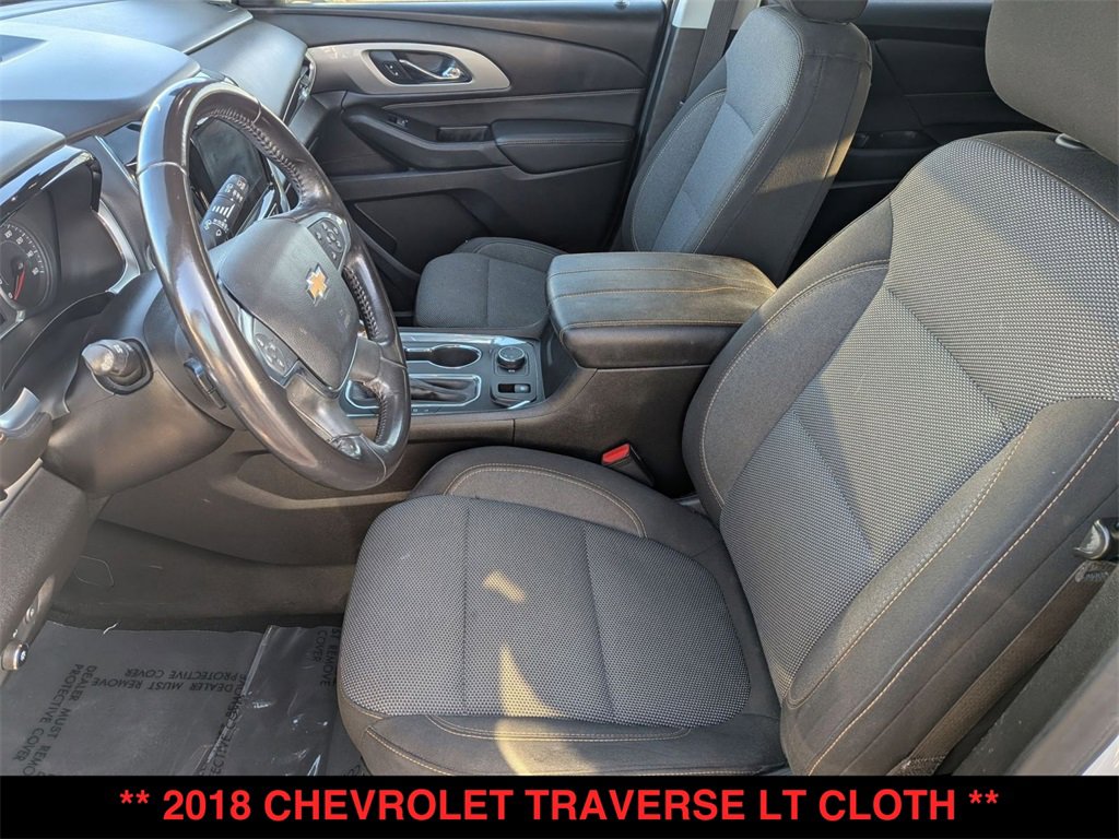 Used 2018 Chevrolet Traverse LT image 2