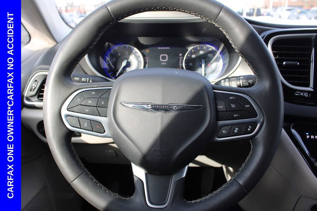 Used 2023 Chrysler Pacifica Touring-L image 30