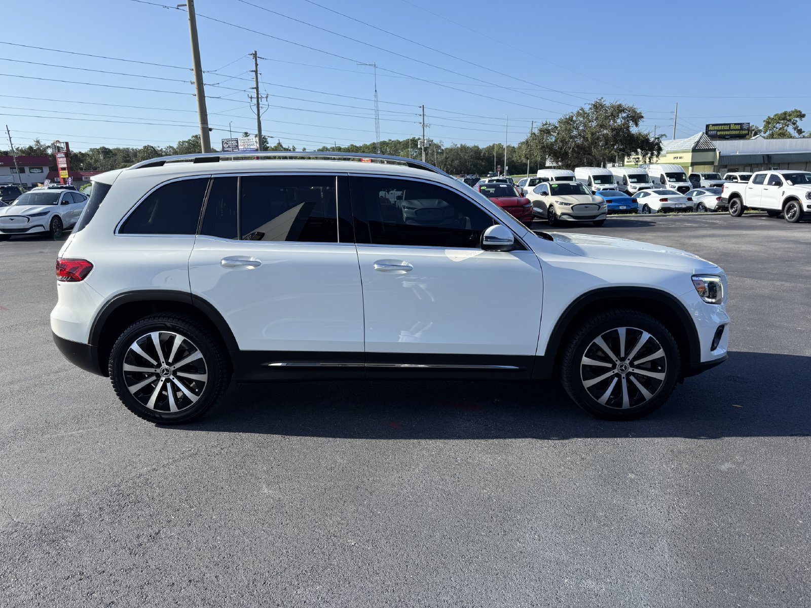 Used 2021 Mercedes-Benz GLB 250 image 3