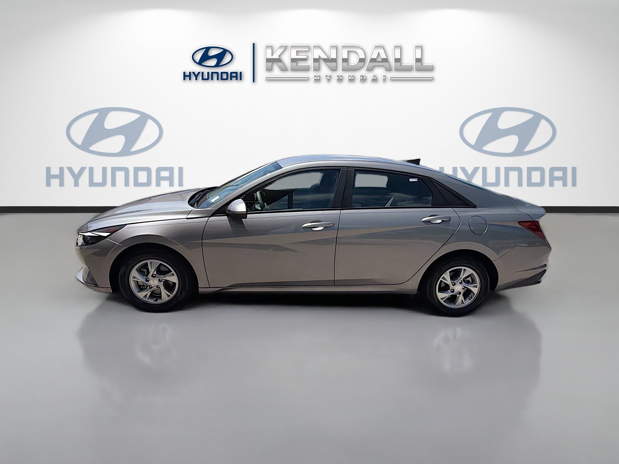 Used 2023 Hyundai Elantra SE w/ Cargo Package FWD image 4