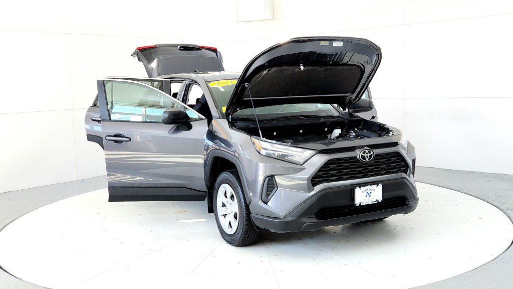 Used 2023 Toyota RAV4 LE AWD/4WD image 9