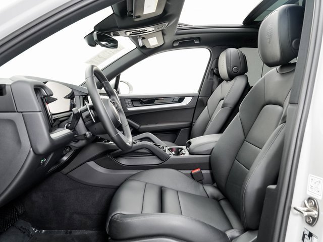 Certified 2025 Porsche Cayenne image 6