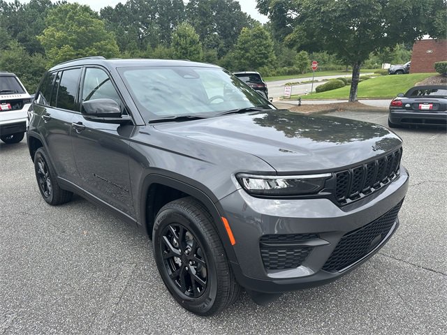 New 2025 Jeep Grand Cherokee Altitude image 7