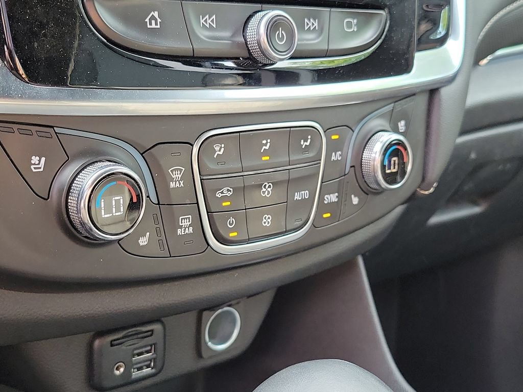 Used 2023 Chevrolet Traverse Premier FWD image 35