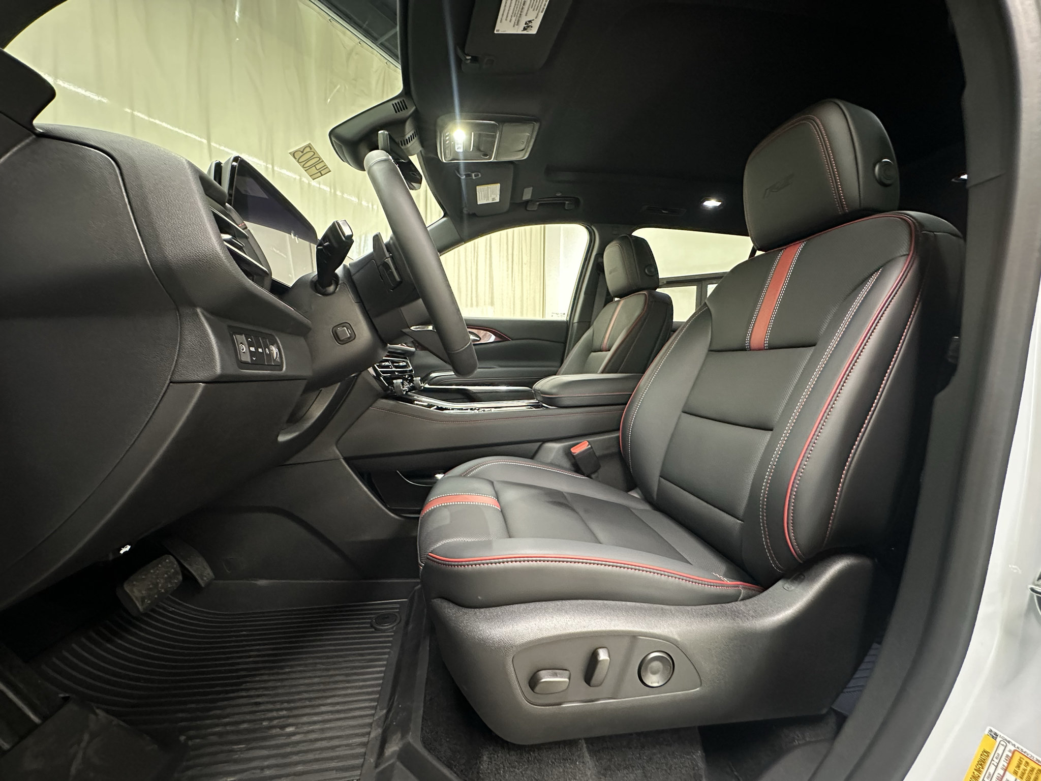 New 2027 Chevrolet Traverse RS w/ LPO, Floor Liner Package AWD/4WD image 26