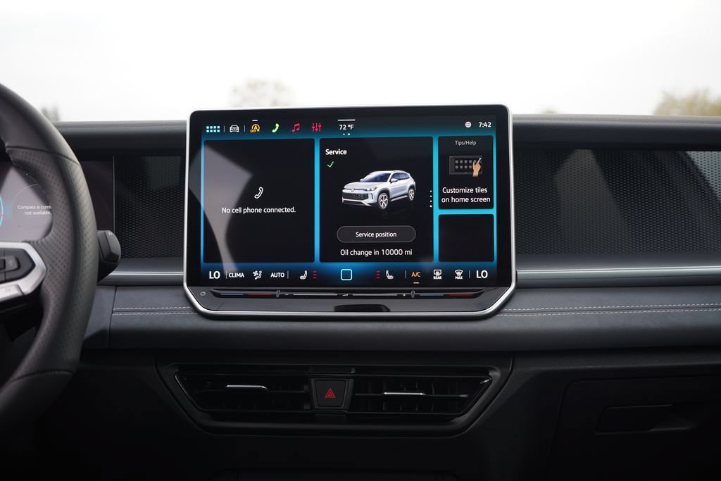New 2026 Volkswagen Tiguan SE R-Line FWD image 11