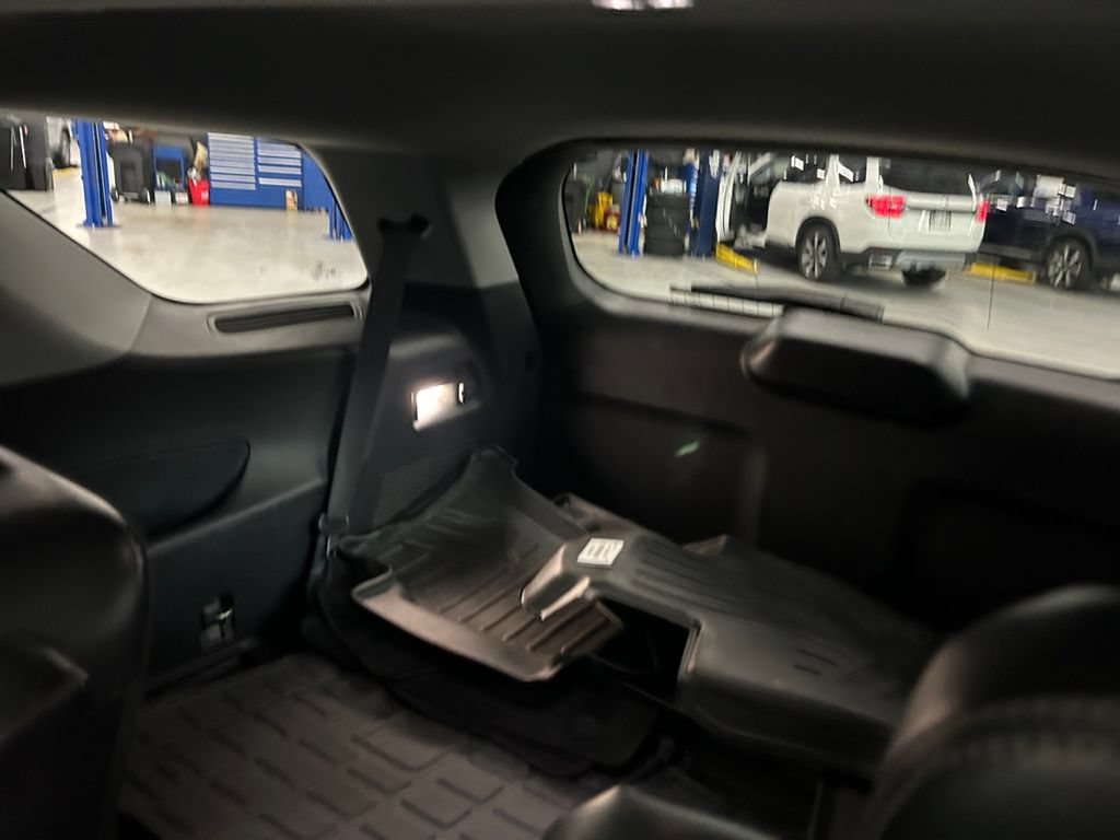 Used 2021 Ford Explorer XLT w/ Equipment Group 202A AWD/4WD image 21