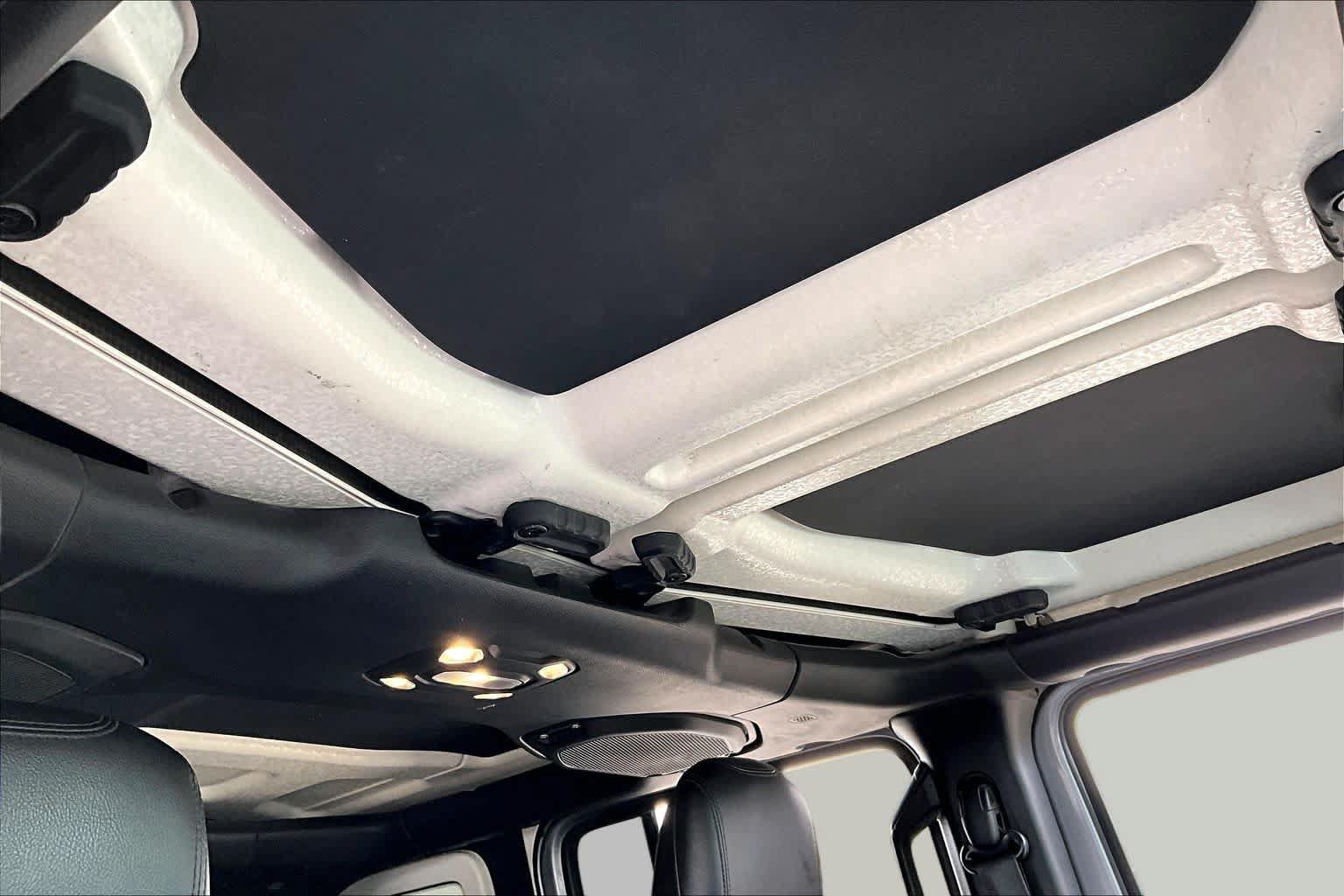 Used 2020 Jeep Wrangler Unlimited Sahara AWD/4WD image 13