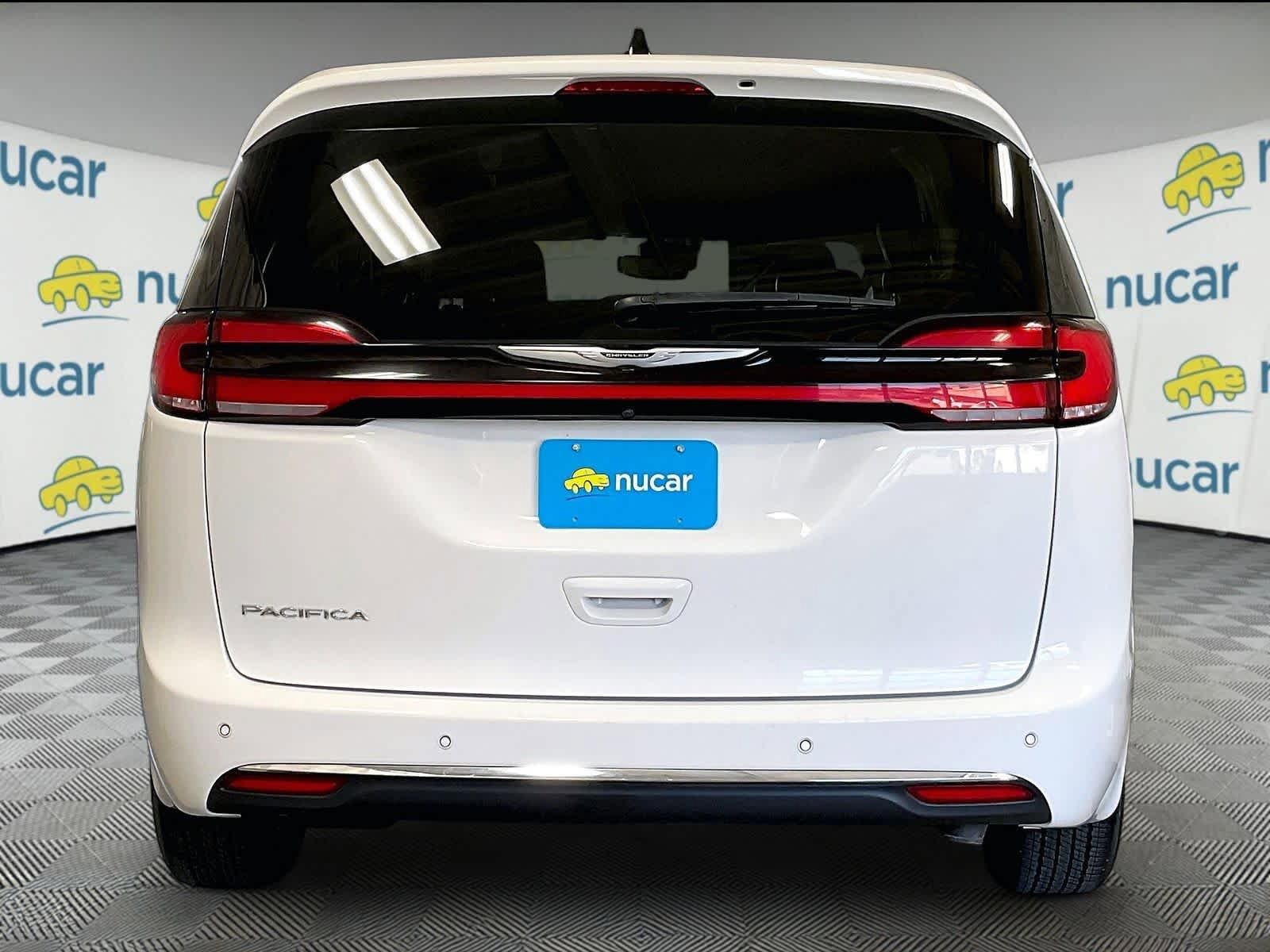 Used 2023 Chrysler Pacifica Touring-L FWD image 5