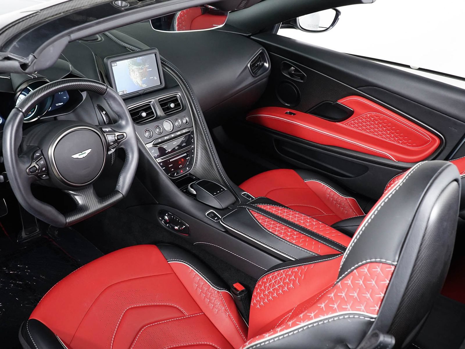 Used 2020 Aston Martin DBS Superleggera Volante RWD image 27