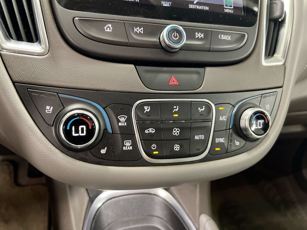 Used 2018 Chevrolet Malibu Premier FWD image 17