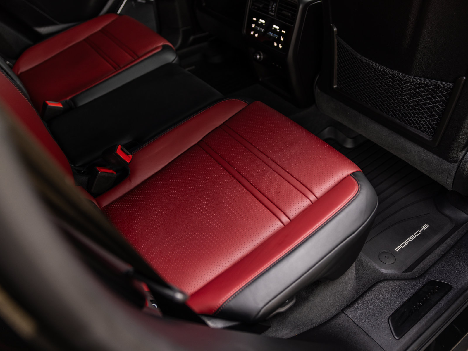 Certified 2025 Porsche Cayenne GTS AWD/4WD image 50