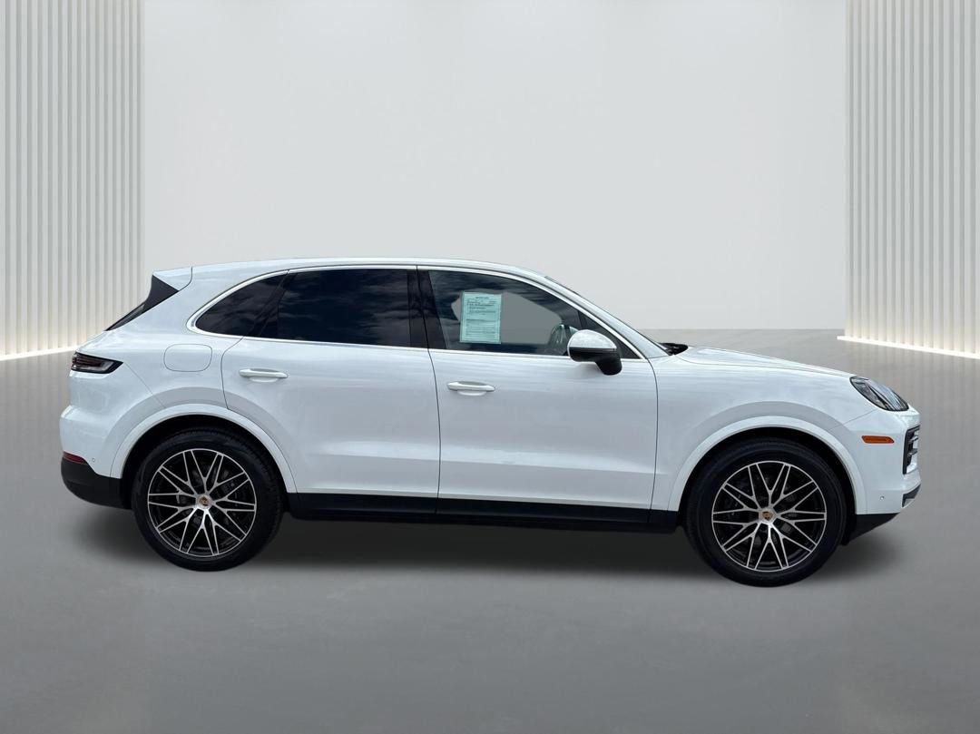 Used 2025 Porsche Cayenne AWD/4WD image 4