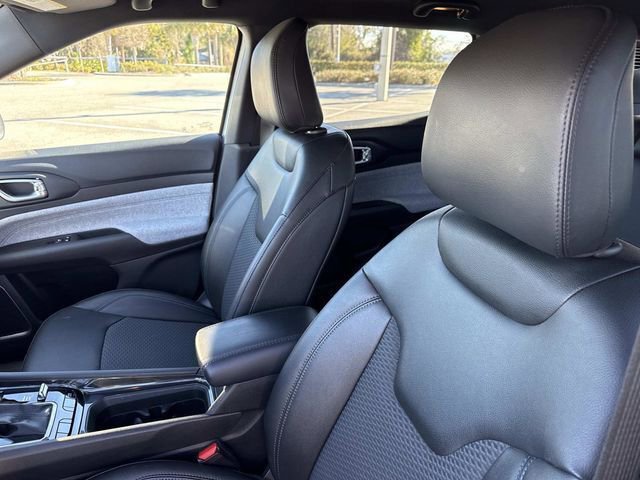 Used 2025 Jeep Compass Latitude image 20