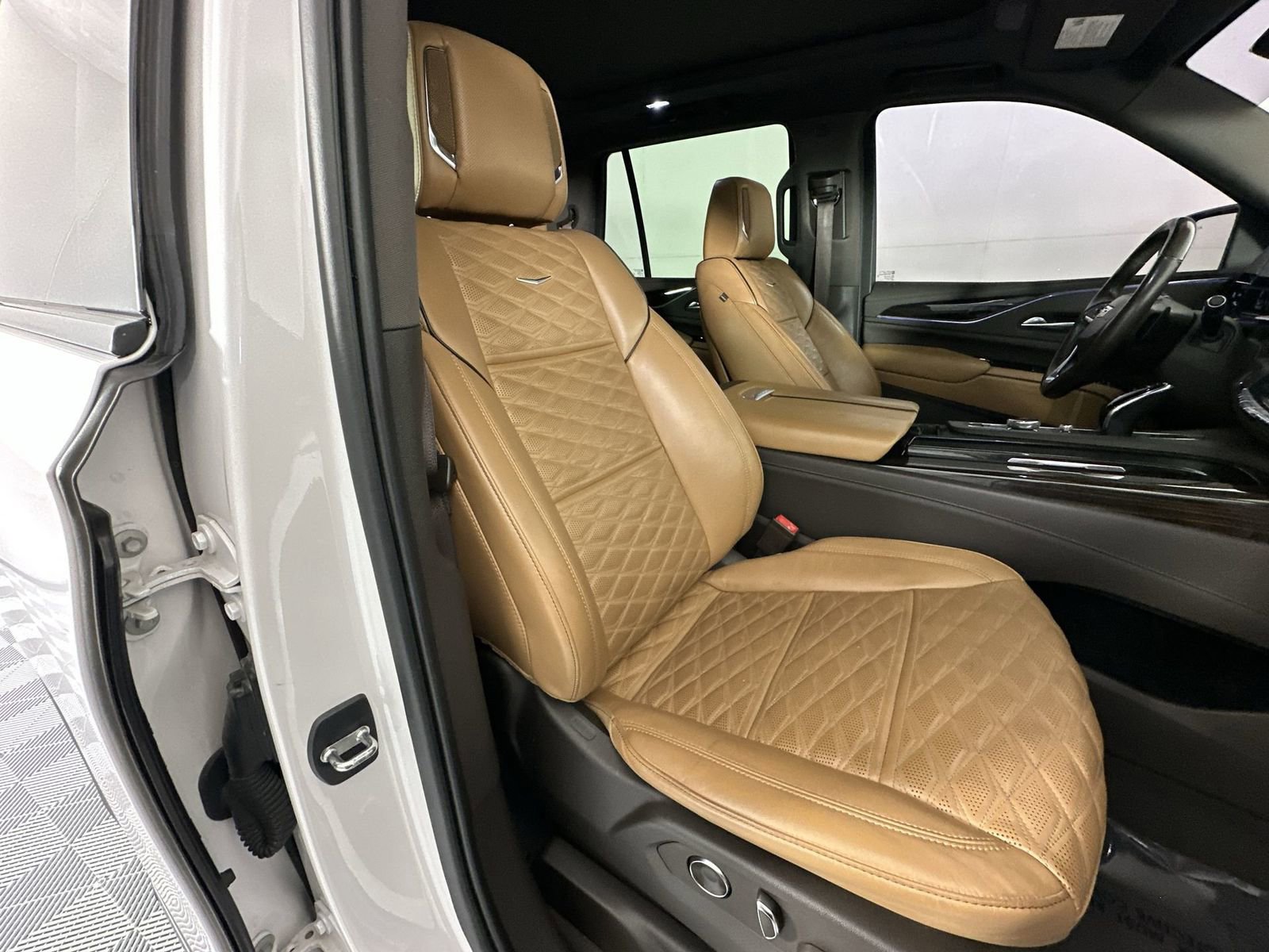 Used 2021 Cadillac Escalade Sport w/ Heavy-Duty Trailer Package AWD/4WD image 27