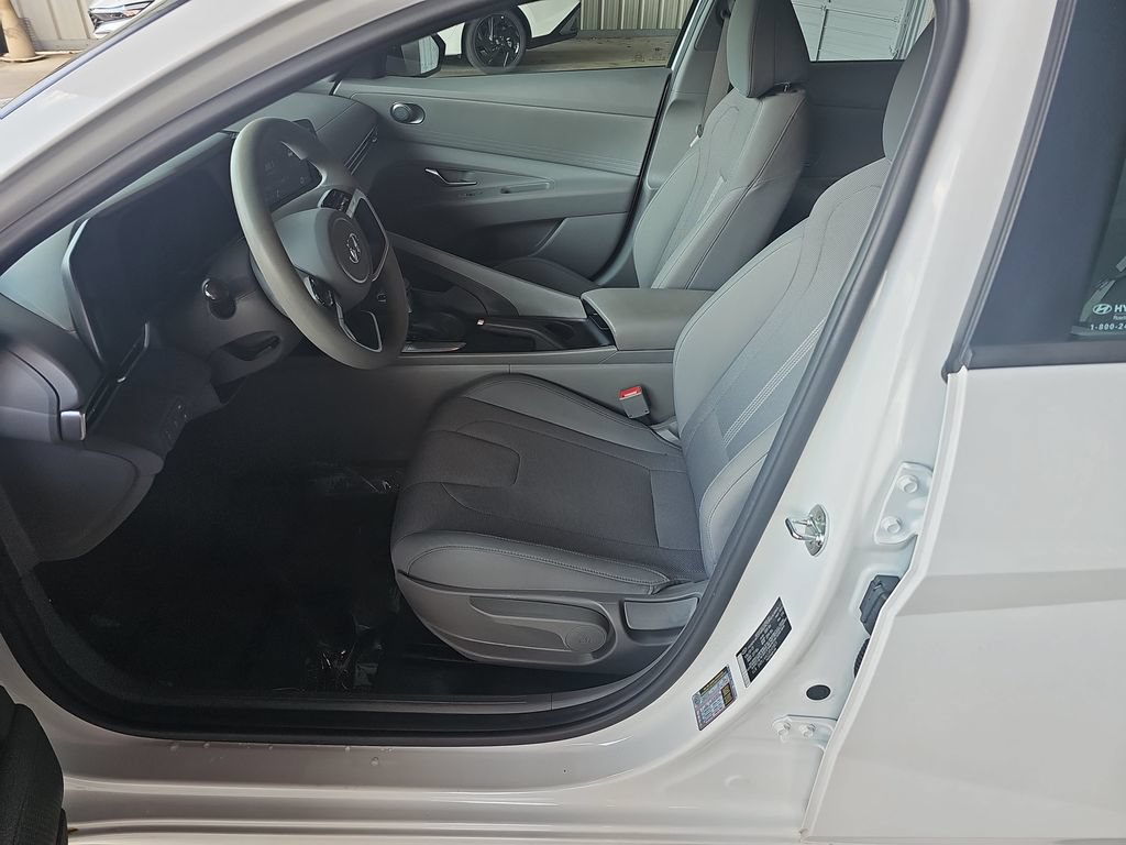 Certified 2023 Hyundai Elantra SE FWD image 14