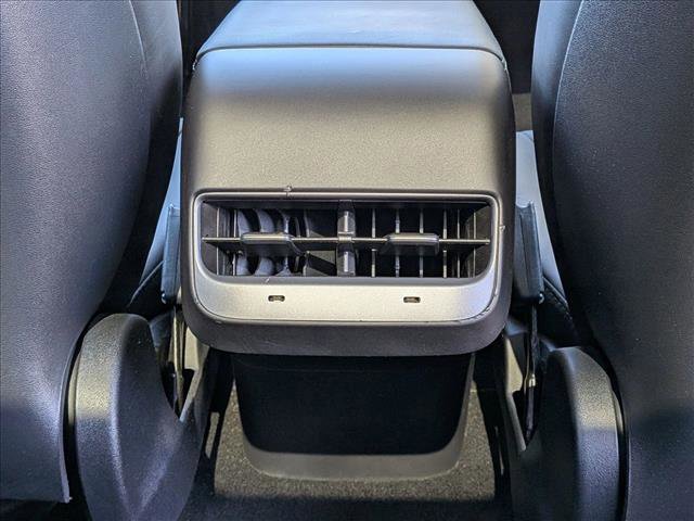 Used 2022 Tesla Model Y Long Range AWD/4WD image 17