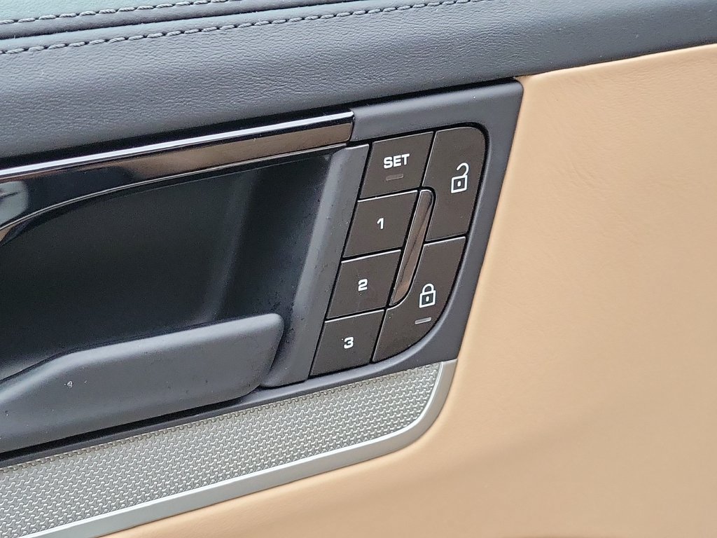 Certified 2026 Porsche Cayenne AWD/4WD image 25