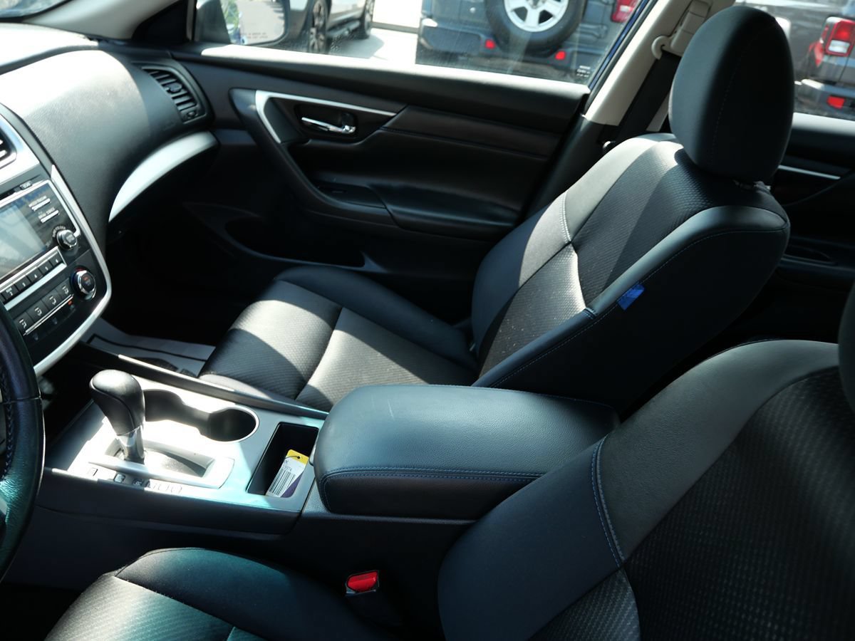 Used 2017 Nissan Altima 2.5 SR FWD image 13