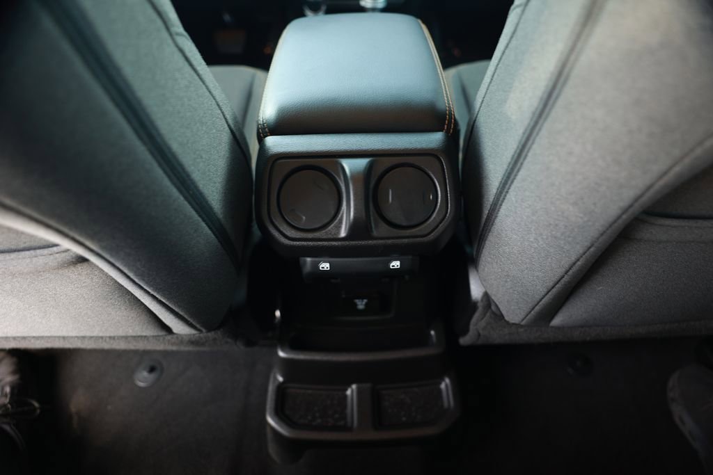 Used 2025 Jeep Wrangler Unlimited Sahara w/ Safety Group AWD/4WD image 33