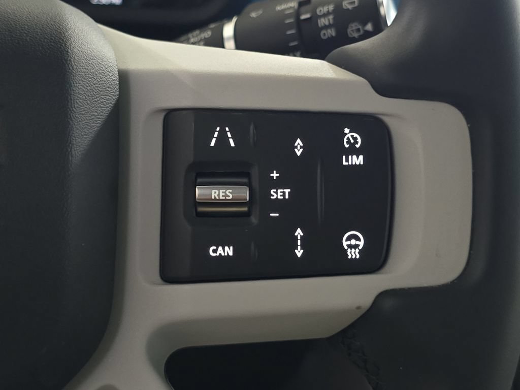 Used 2025 Land Rover Defender 110 X-Dynamic SE AWD/4WD image 21