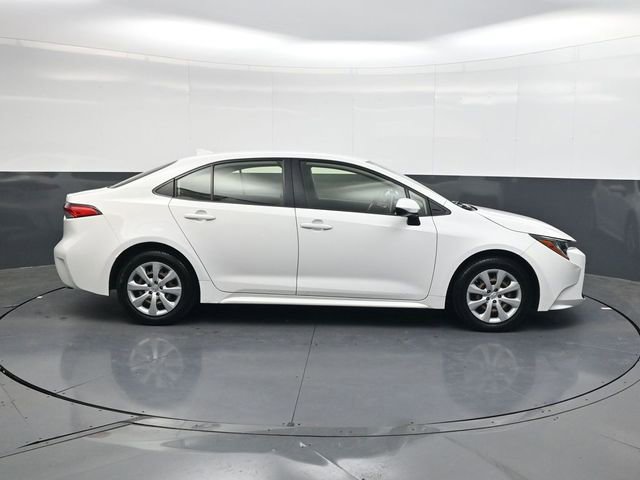 Used 2021 Toyota Corolla LE image 3