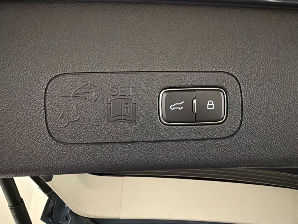Certified 2026 Lincoln Aviator AWD image 38