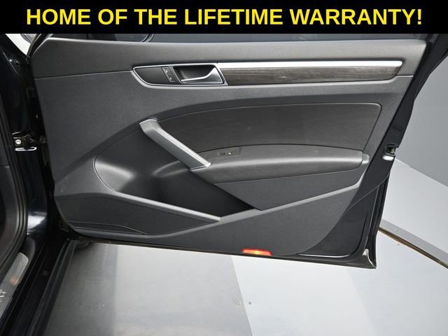 Used 2017 Volkswagen Passat 1.8T SEL Premium image 45