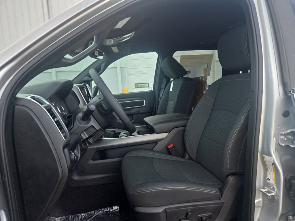 New 2026 RAM 3500 Big Horn AWD/4WD image 7