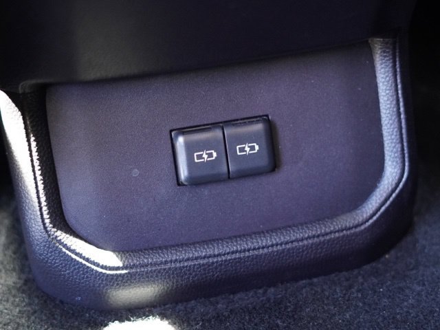 Used 2024 Toyota Highlander XLE AWD/4WD image 38