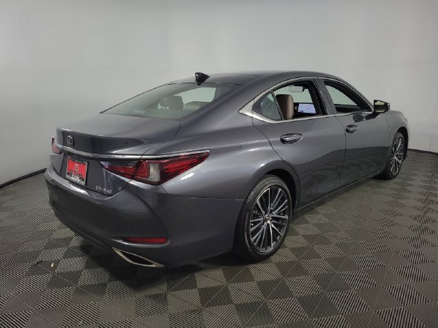 Used 2025 Lexus ES 350 w/ Premium Package FWD image 9