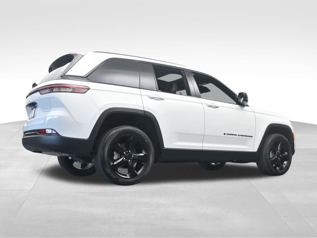 Used 2025 Jeep Grand Cherokee Altitude image 60