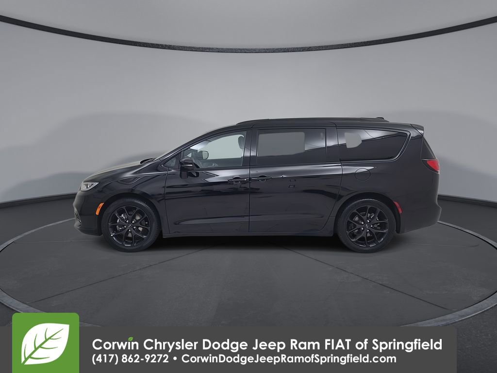 Certified 2025 Chrysler Pacifica Limited image 9