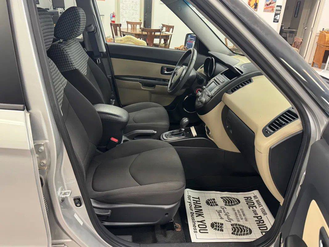 Used 2012 Kia Soul ! FWD image 19
