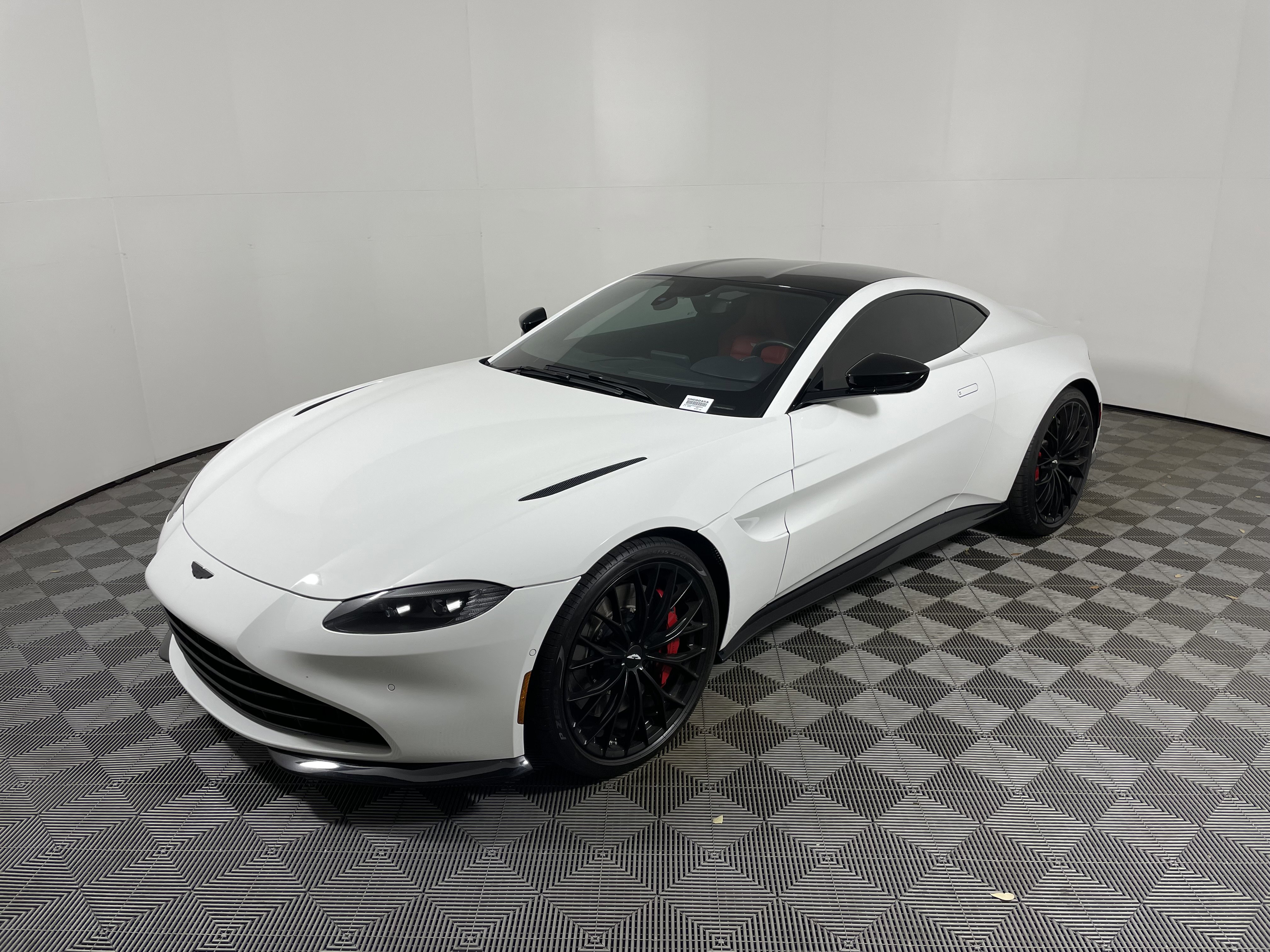 Used 2023 Aston Martin V8 Vantage Coupe image 9