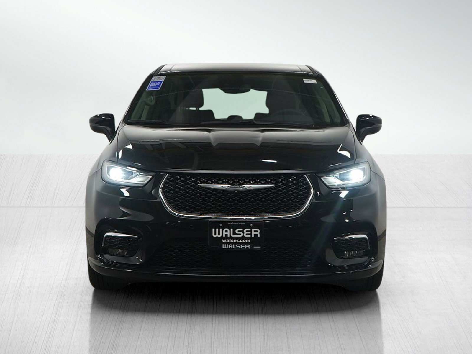 Used 2023 Chrysler Pacifica Touring-L image 8