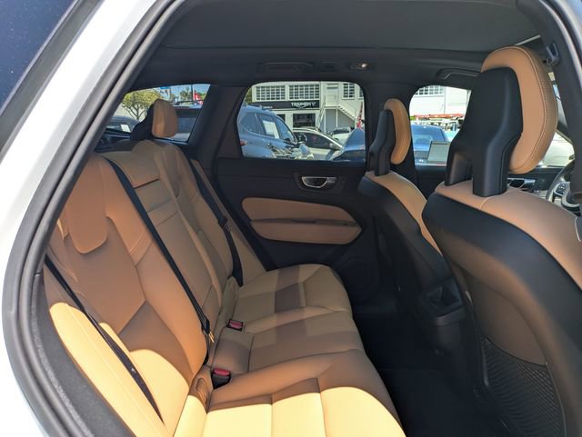 Used 2018 Volvo XC60 T5 Momentum w/ Advanced Package image 28