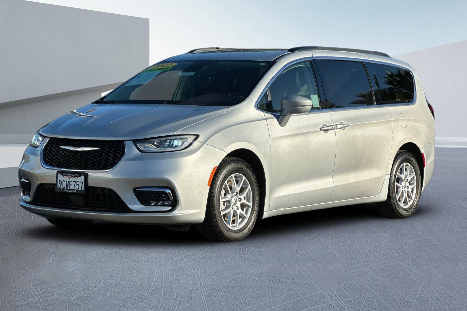Used 2022 Chrysler Pacifica Touring-L image 9