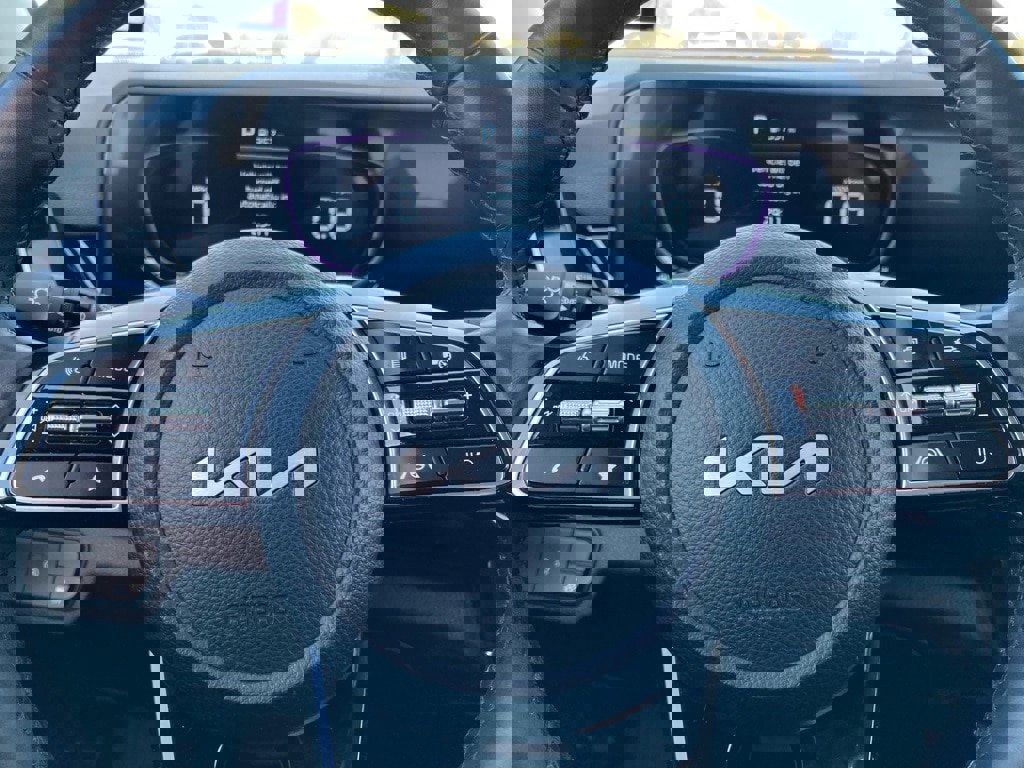 Used 2025 Kia Seltos S image 16