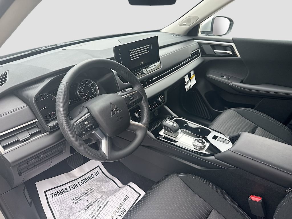 New 2026 Mitsubishi Outlander ES image 9