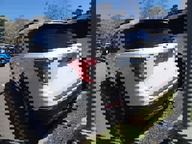 Used 2023 Ford Explorer XLT w/ Equipment Group 202A image 4