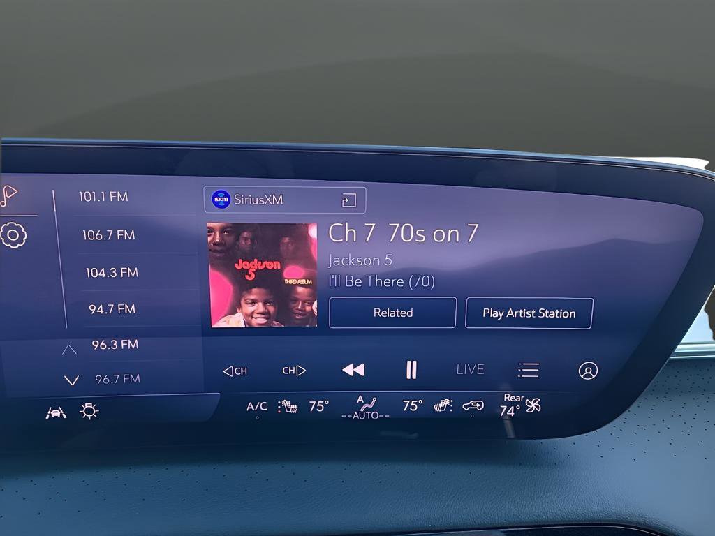 Used 2025 Buick Enclave Avenir image 24