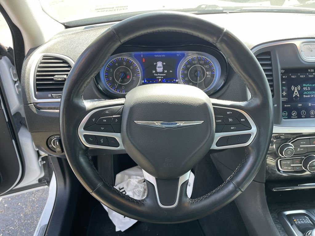 Used 2022 Chrysler 300 Touring L w/ Comfort Group RWD image 14