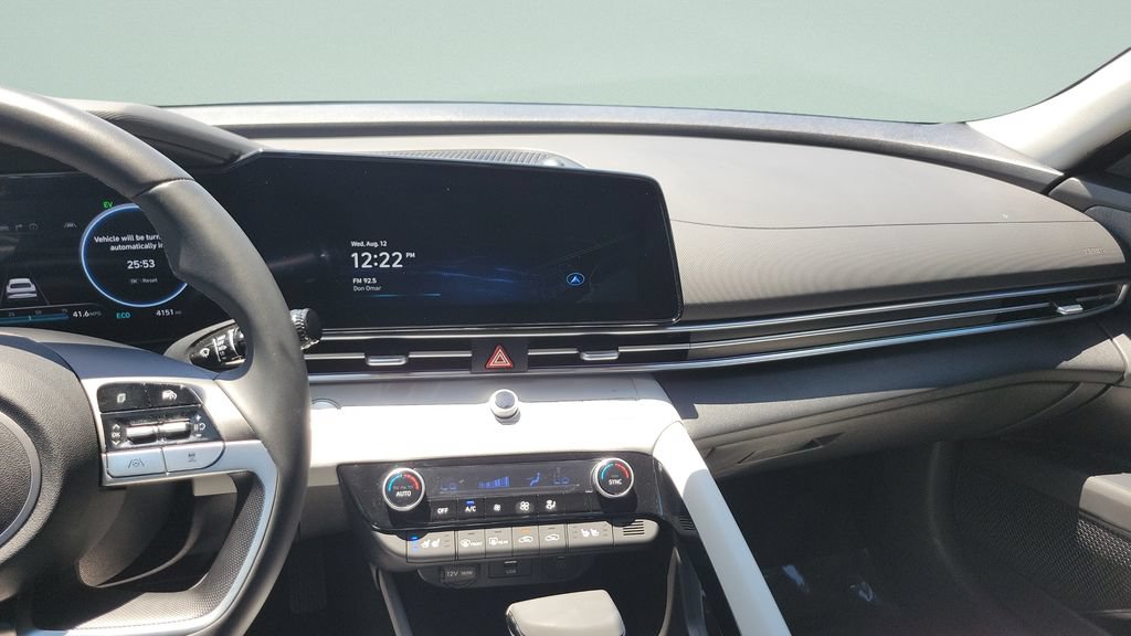 Certified 2025 Hyundai Elantra Limited FWD image 14
