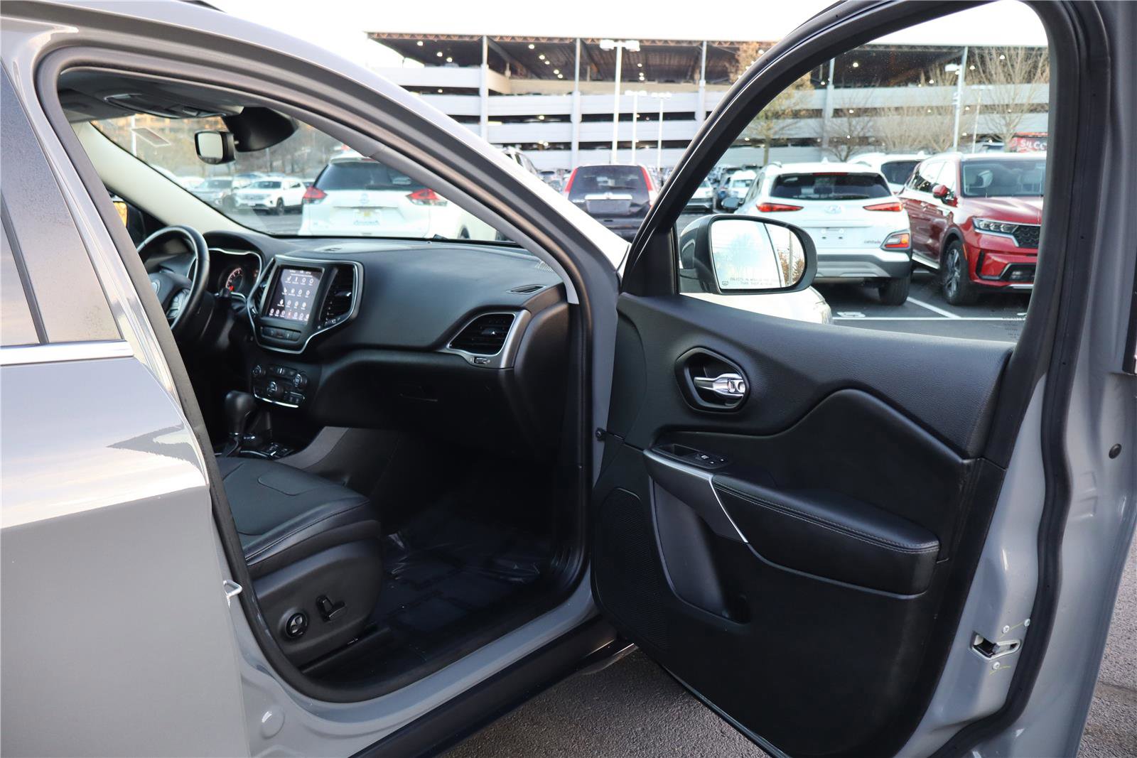 Used 2021 Jeep Cherokee Latitude Lux w/ Sun & Sound Group image 27