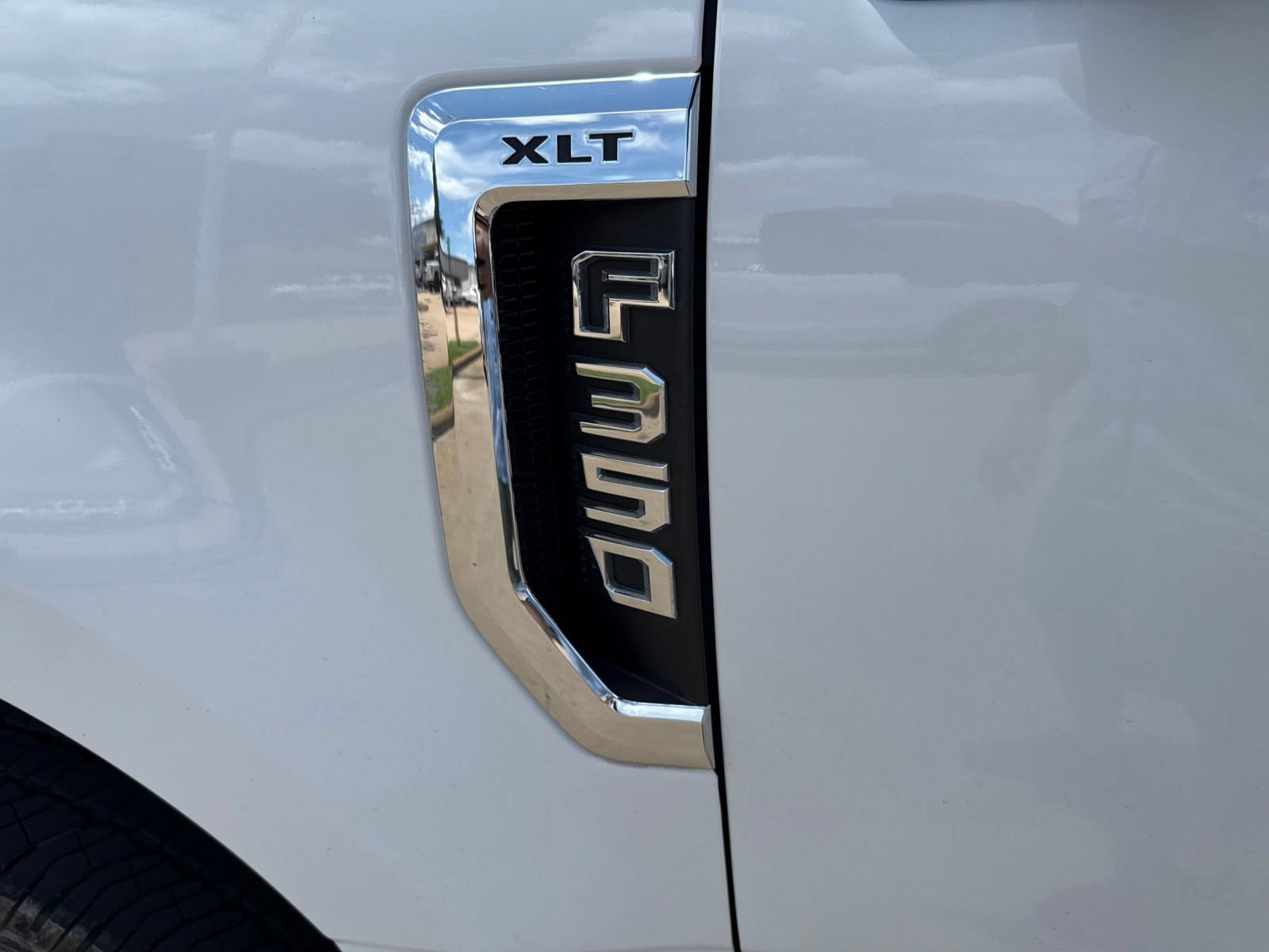 Used 2021 Ford F350 XLT w/ XLT Premium Package AWD/4WD image 13
