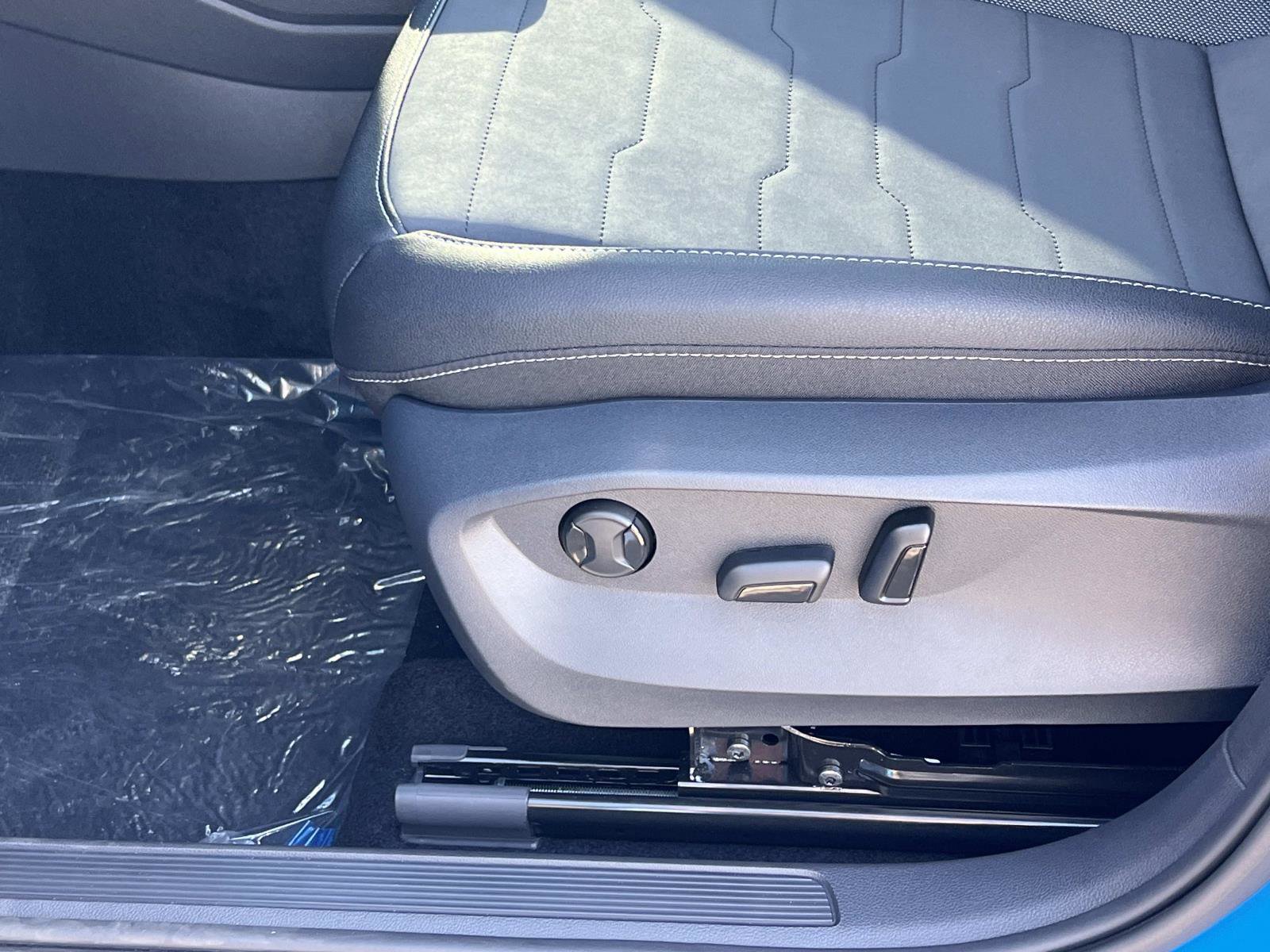 New 2026 Volkswagen Taos SE image 18