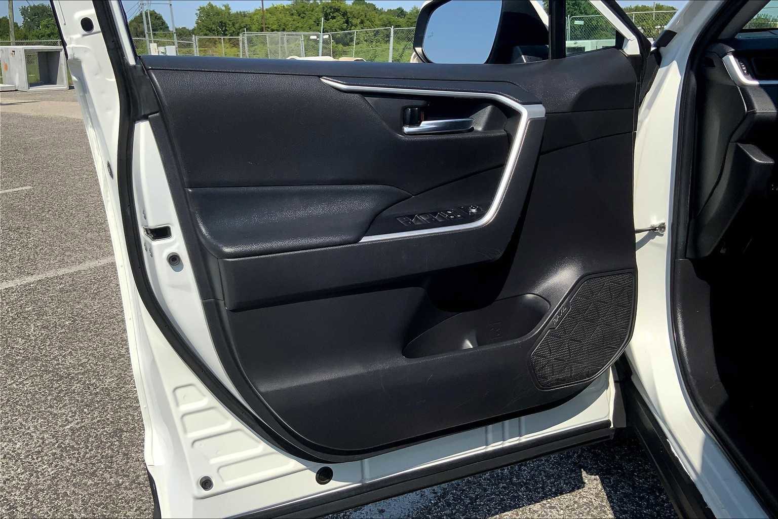 Used 2022 Toyota RAV4 XLE FWD image 21