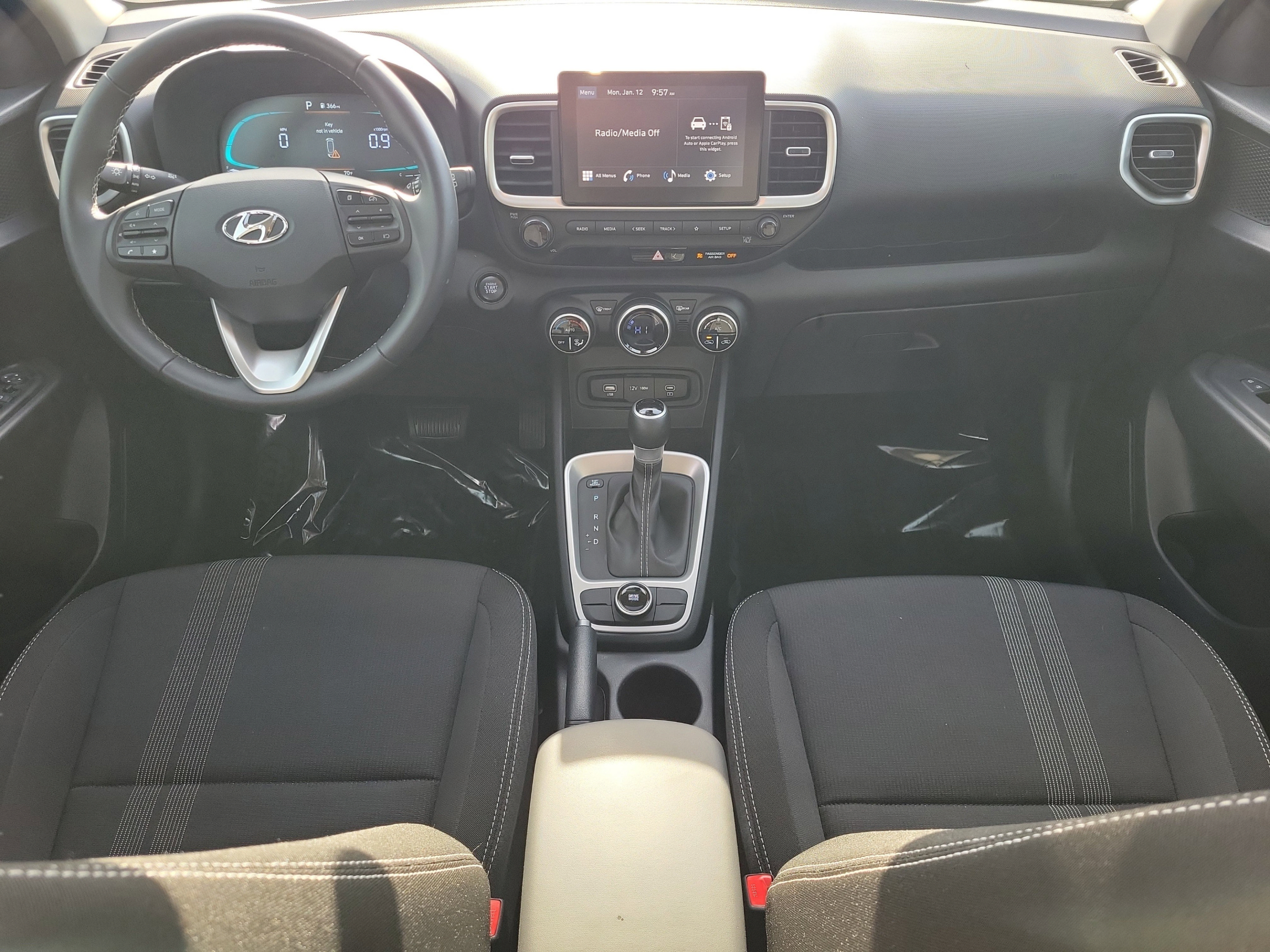 Used 2025 Hyundai Venue SEL FWD image 24